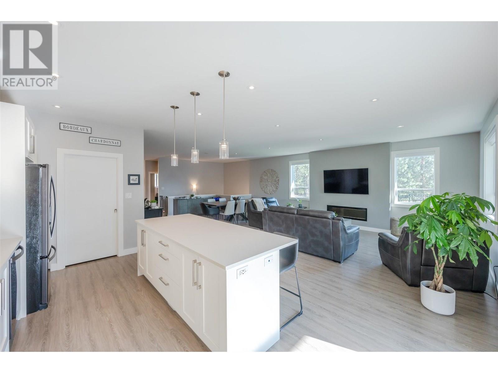 2749 Evergreen Drive, Penticton, British Columbia  V2A 8L5 - Photo 11 - 10351907