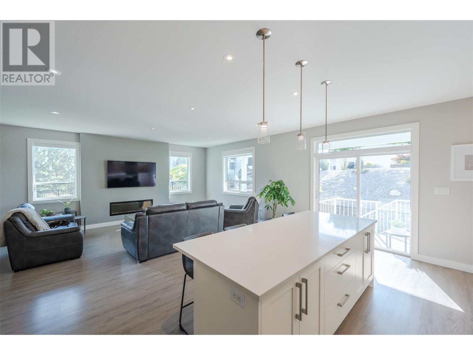 2749 Evergreen Drive, Penticton, British Columbia  V2A 8L5 - Photo 10 - 10351907