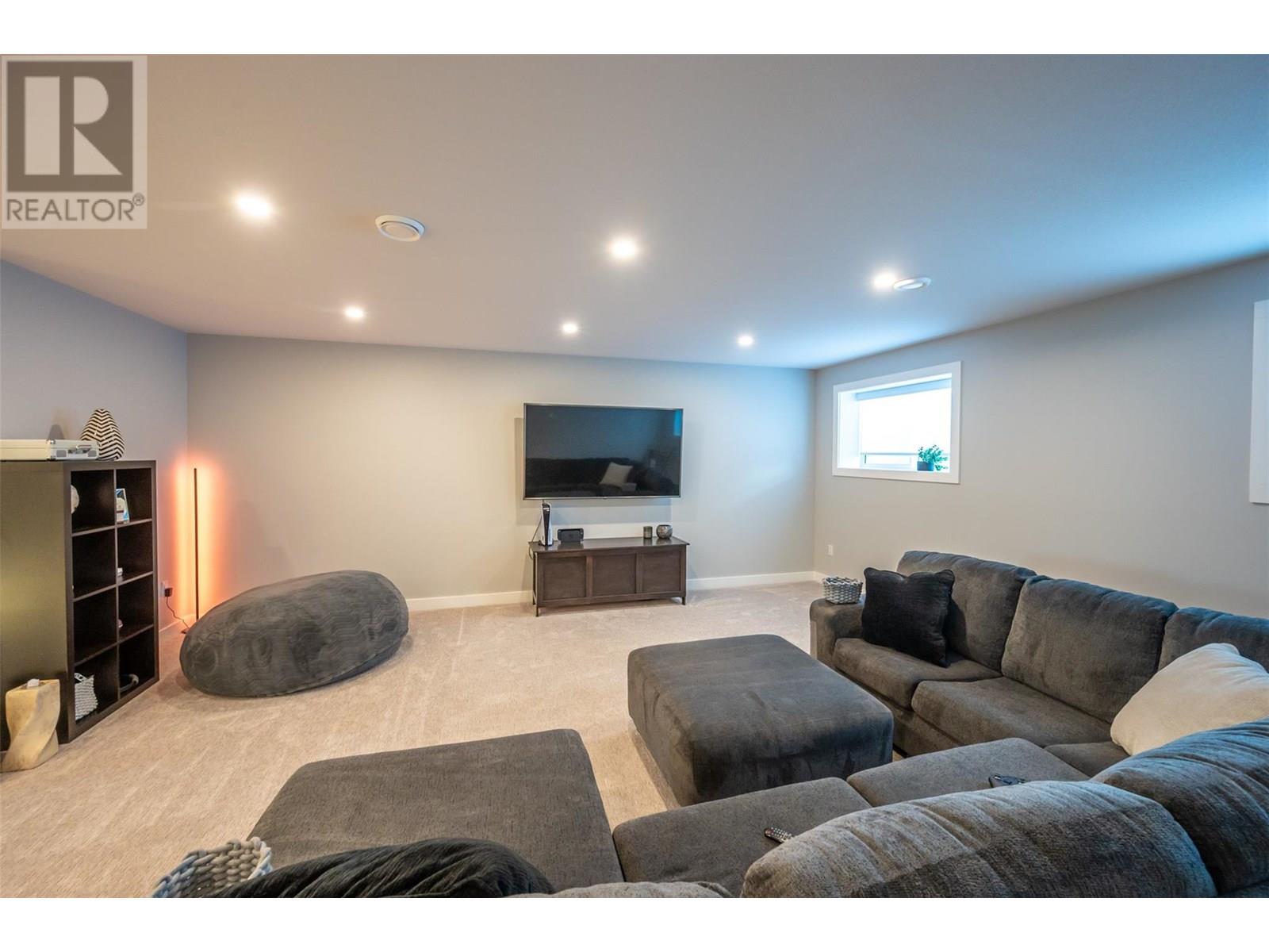 2749 Evergreen Drive, Penticton, British Columbia  V2A 8L5 - Photo 24 - 10351907