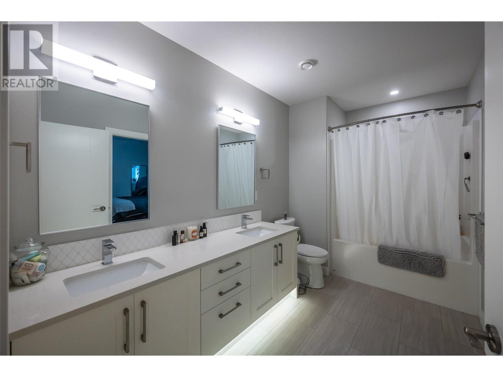 2749 Evergreen Drive, Penticton, British Columbia  V2A 8L5 - Photo 28 - 10351907