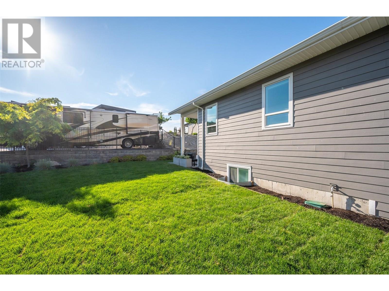 2749 Evergreen Drive, Penticton, British Columbia  V2A 8L5 - Photo 36 - 10351907