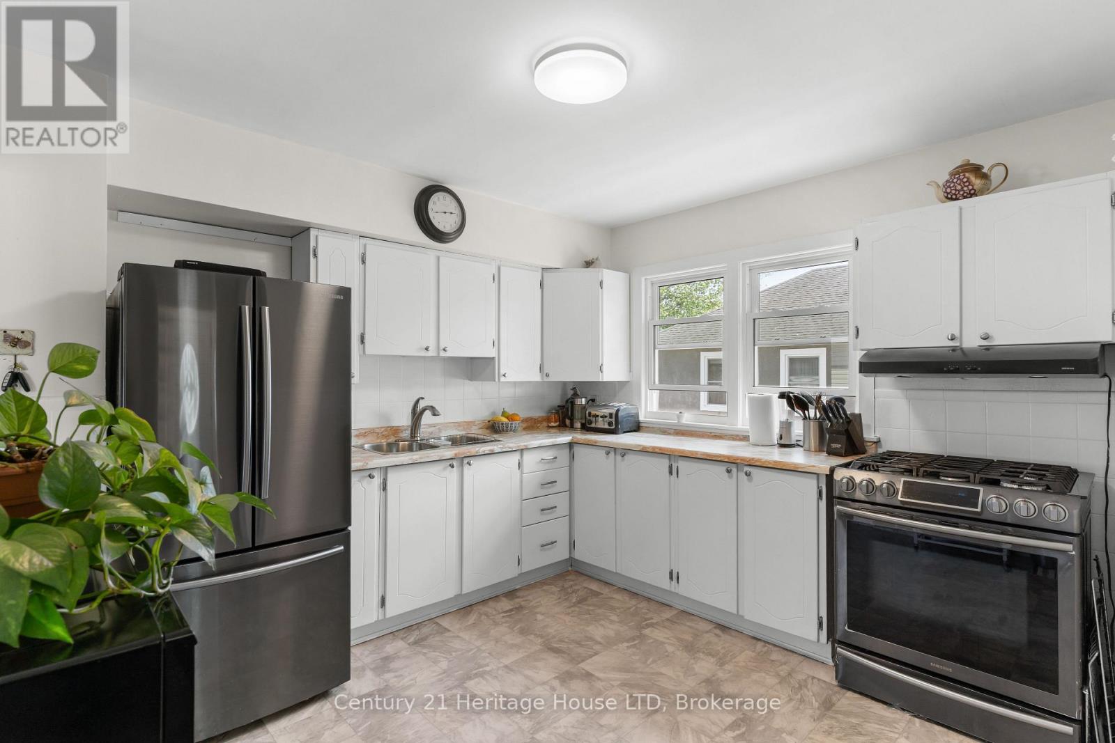 21 Linwood Avenue, Port Colborne, Ontario  L3K 5J4 - Photo 10 - X12200434