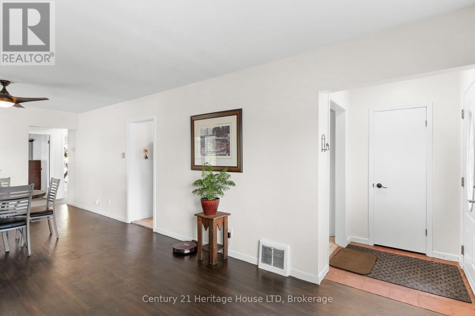 21 Linwood Avenue, Port Colborne, Ontario  L3K 5J4 - Photo 6 - X12200434