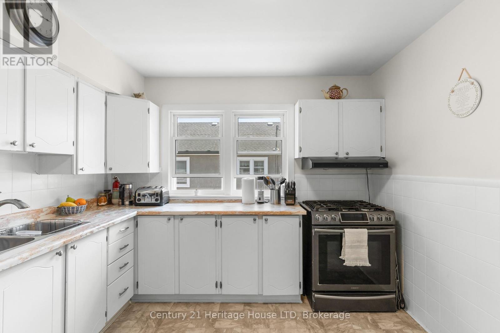 21 Linwood Avenue, Port Colborne, Ontario  L3K 5J4 - Photo 9 - X12200434