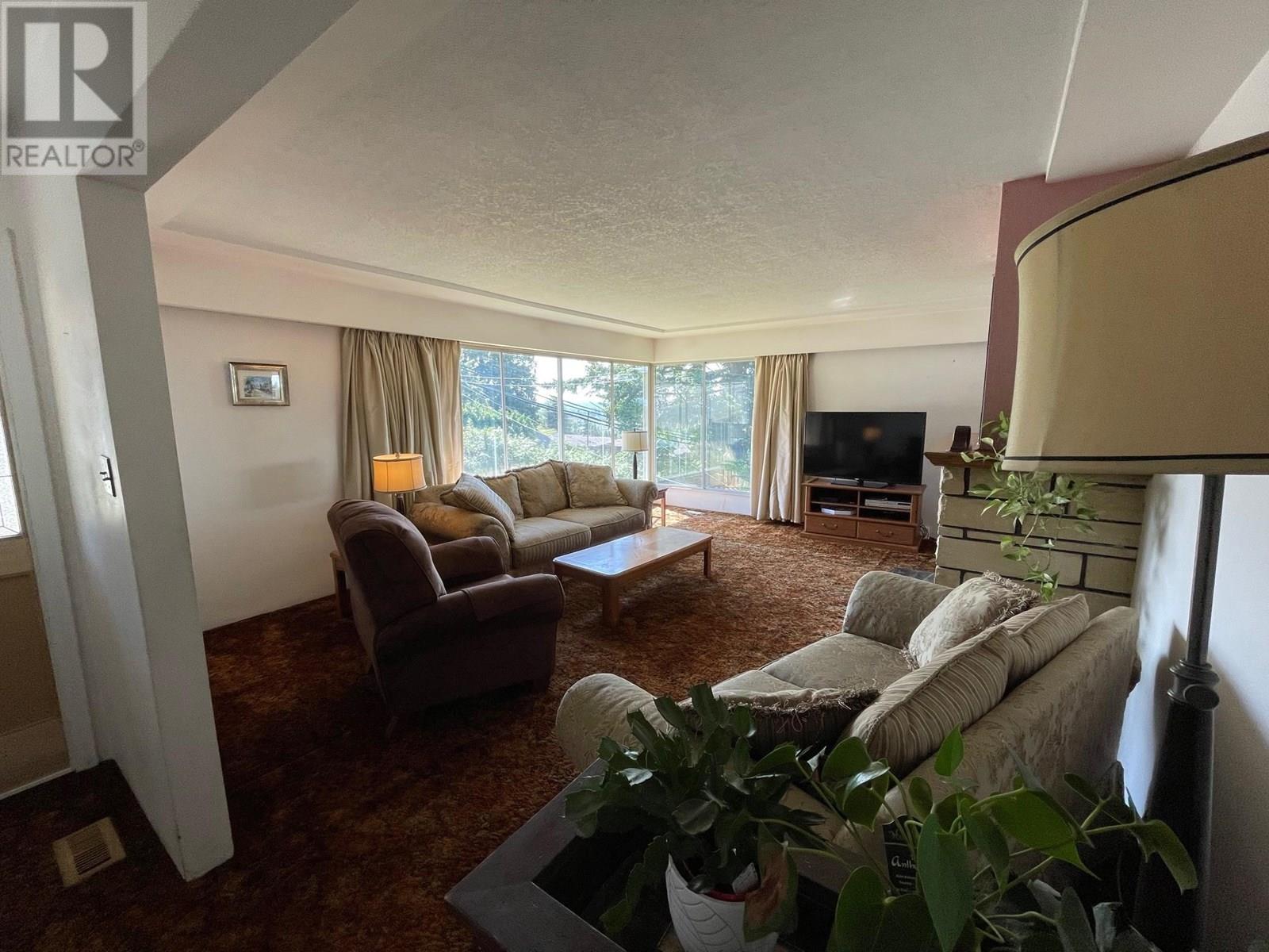 8255 Royal Oak Avenue, Burnaby, British Columbia  V5J 4L1 - Photo 8 - R3014483