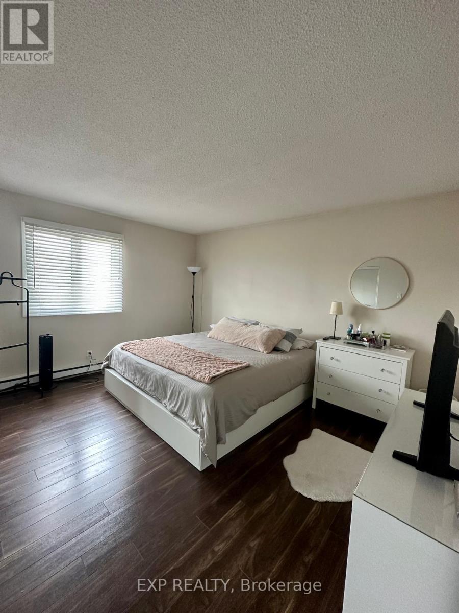 909 - 158a Mcarthur Ave Avenue, Ottawa, Ontario  K1L 7E7 - Photo 12 - X12214422