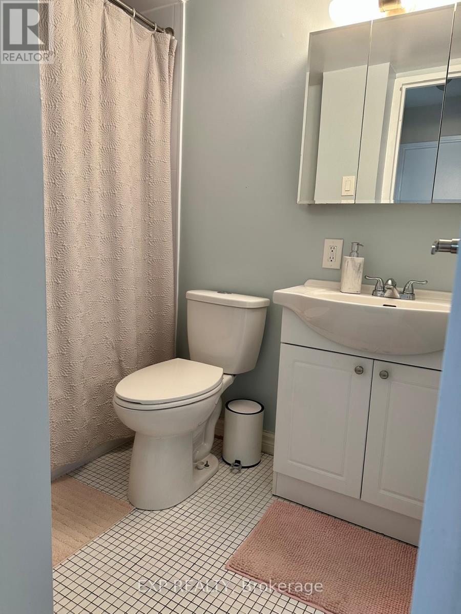 909 - 158a Mcarthur Ave Avenue, Ottawa, Ontario  K1L 7E7 - Photo 15 - X12214422