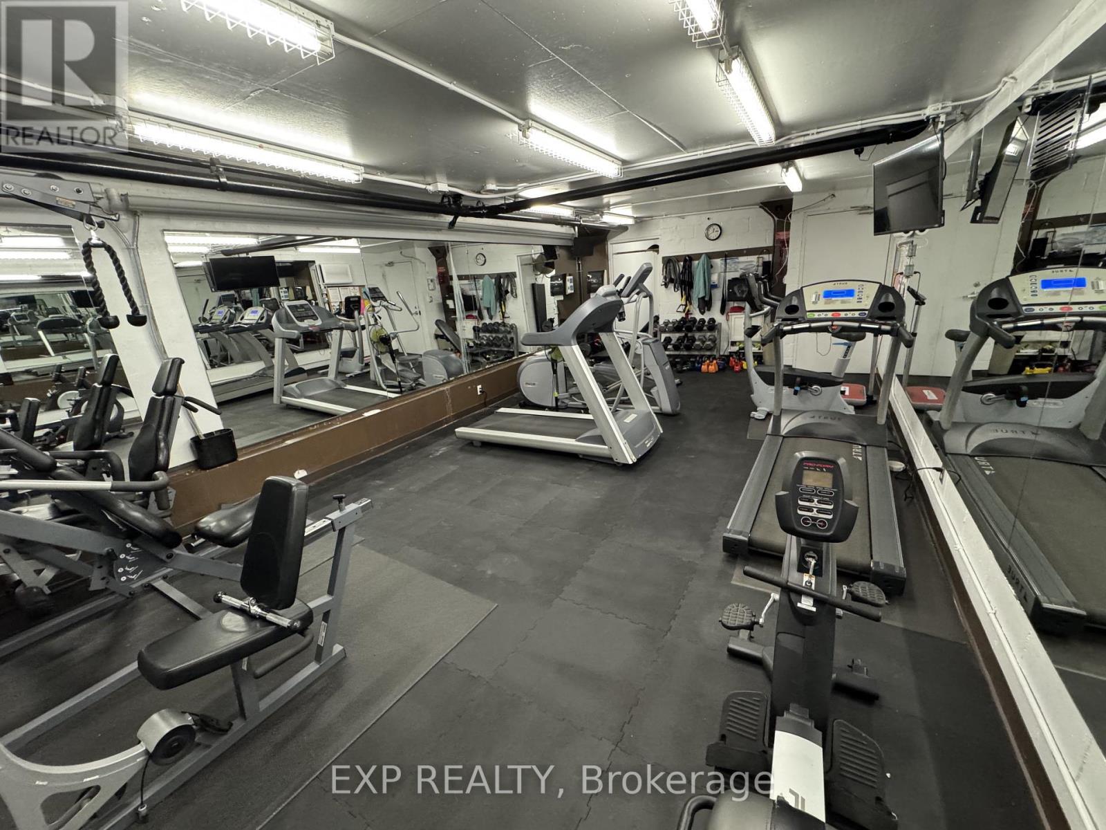 909 - 158a Mcarthur Ave Avenue, Ottawa, Ontario  K1L 7E7 - Photo 19 - X12214422