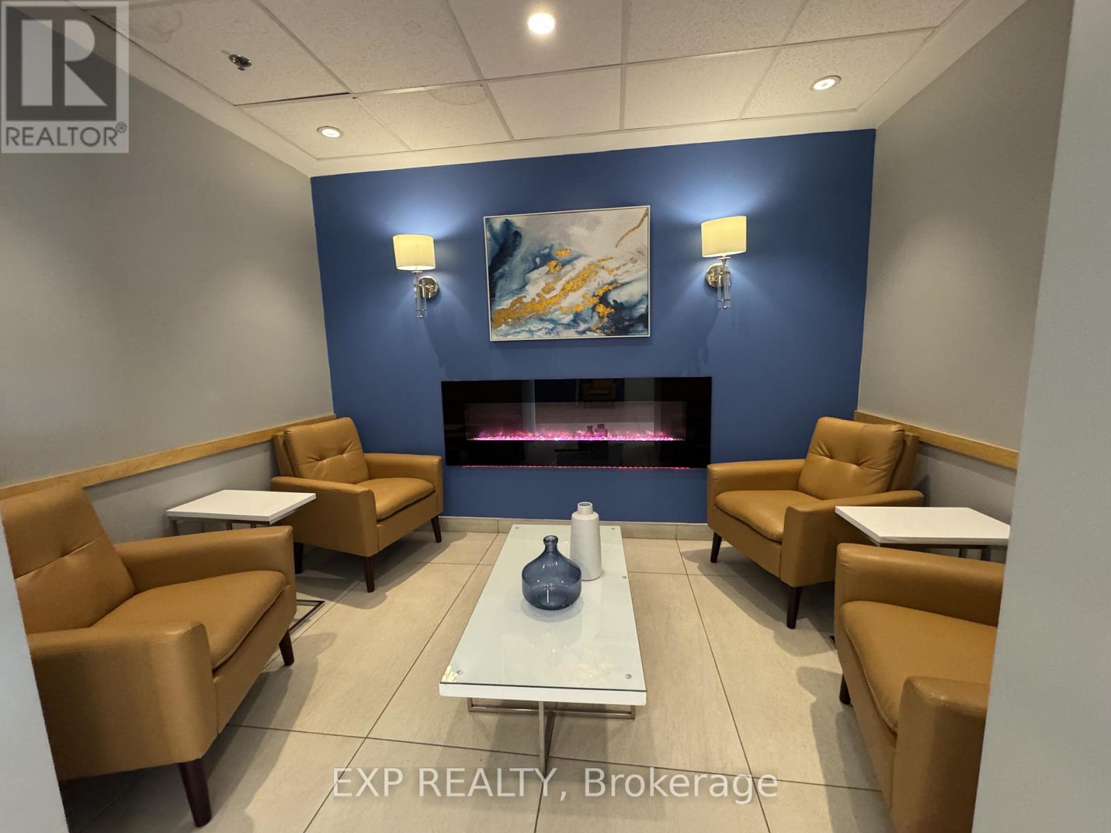 909 - 158a Mcarthur Ave Avenue, Ottawa, Ontario  K1L 7E7 - Photo 4 - X12214422