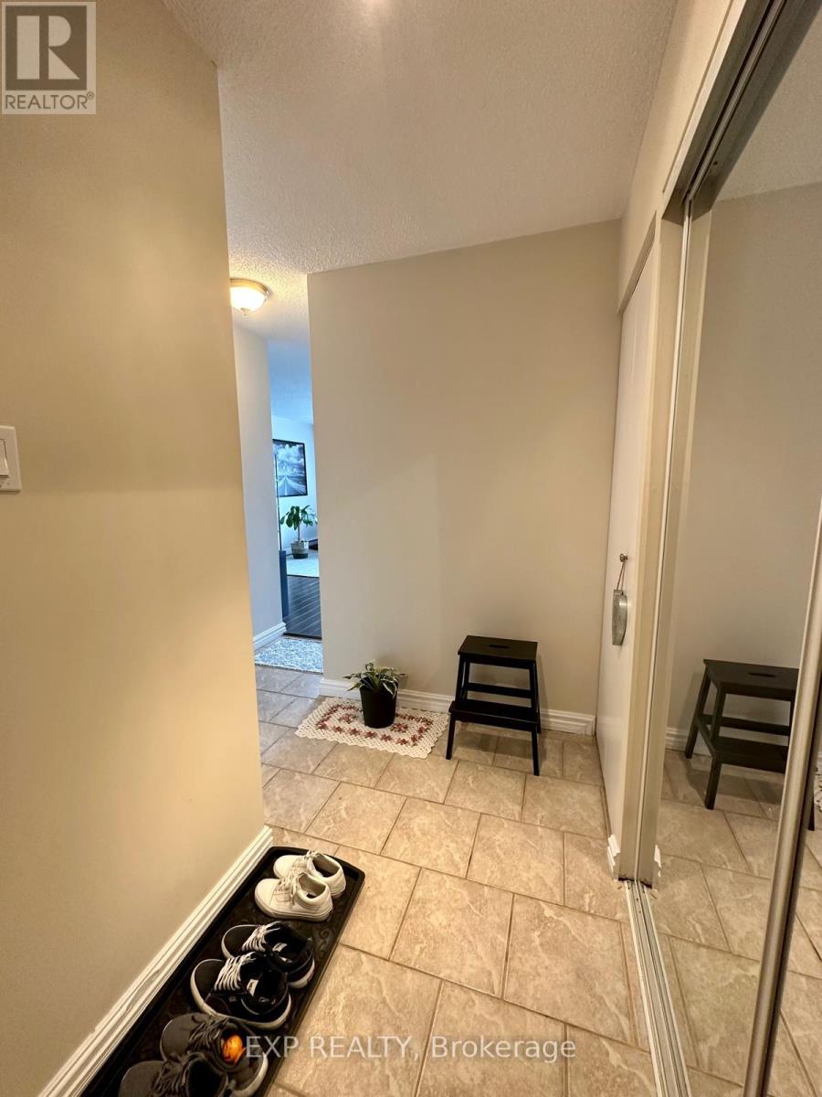 909 - 158a Mcarthur Ave Avenue, Ottawa, Ontario  K1L 7E7 - Photo 5 - X12214422