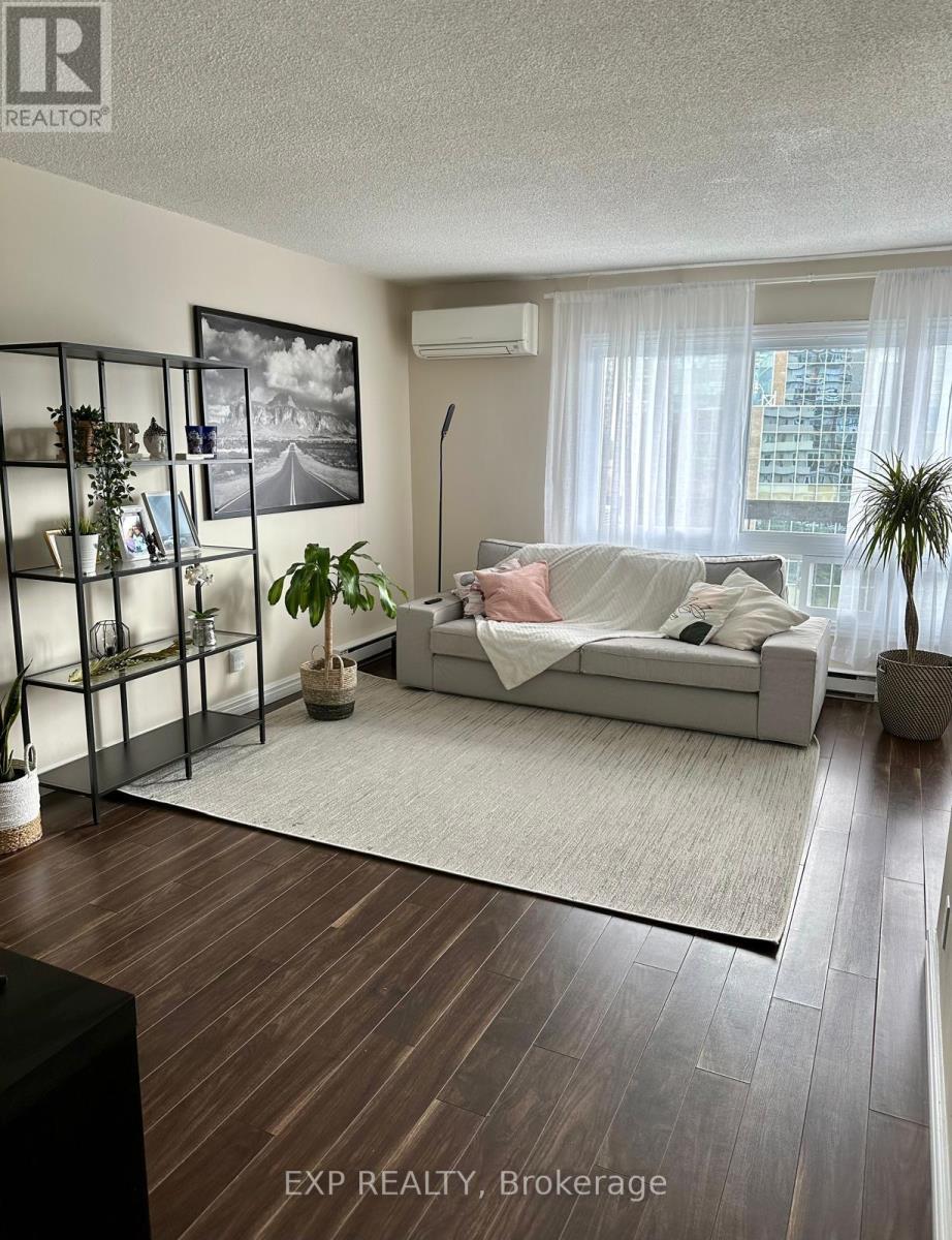 909 - 158a Mcarthur Ave Avenue, Ottawa, Ontario  K1L 7E7 - Photo 6 - X12214422