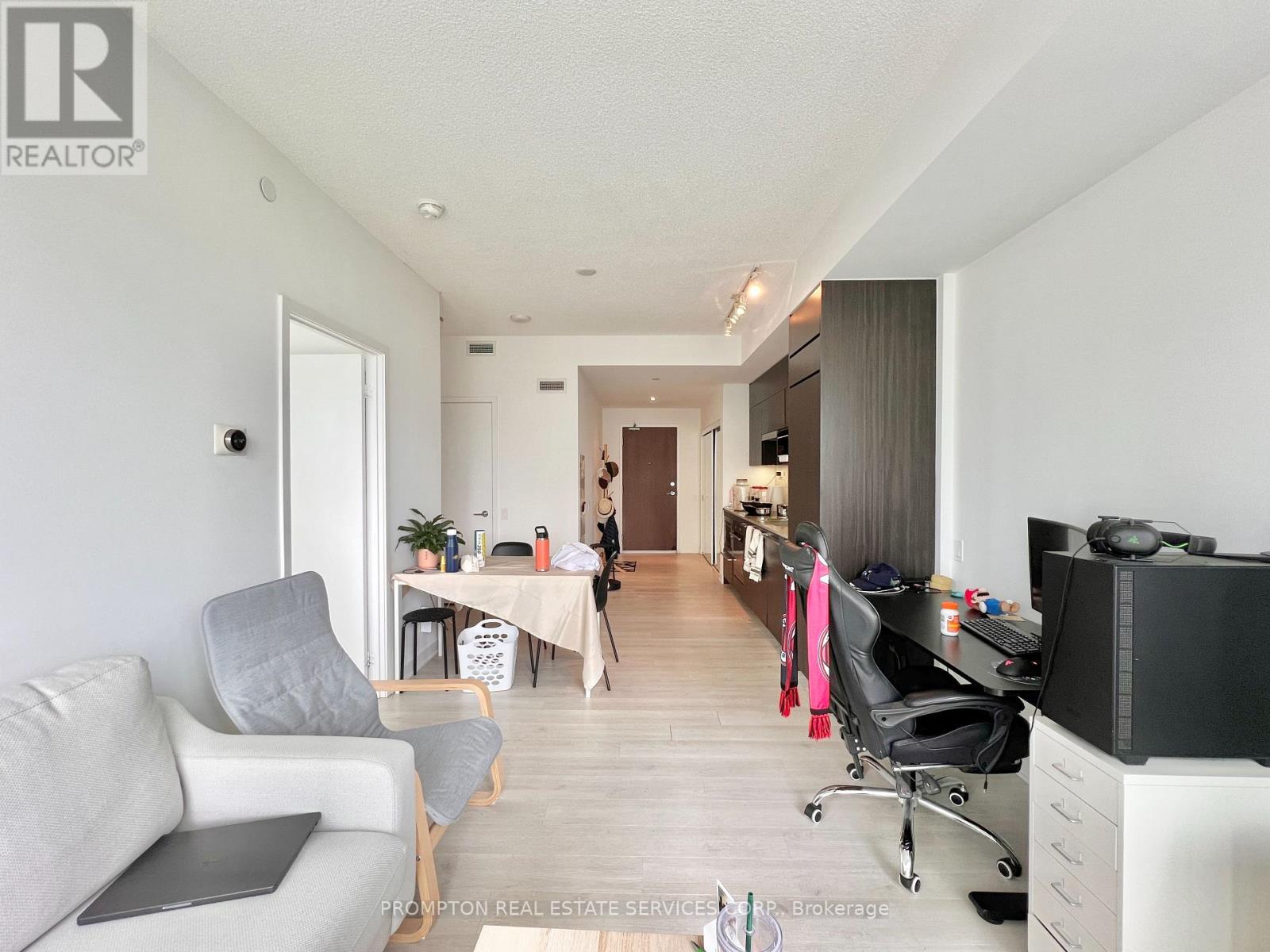 815 - 90 Queens Wharf Road, Toronto, Ontario  M5V 0J4 - Photo 10 - C12196539