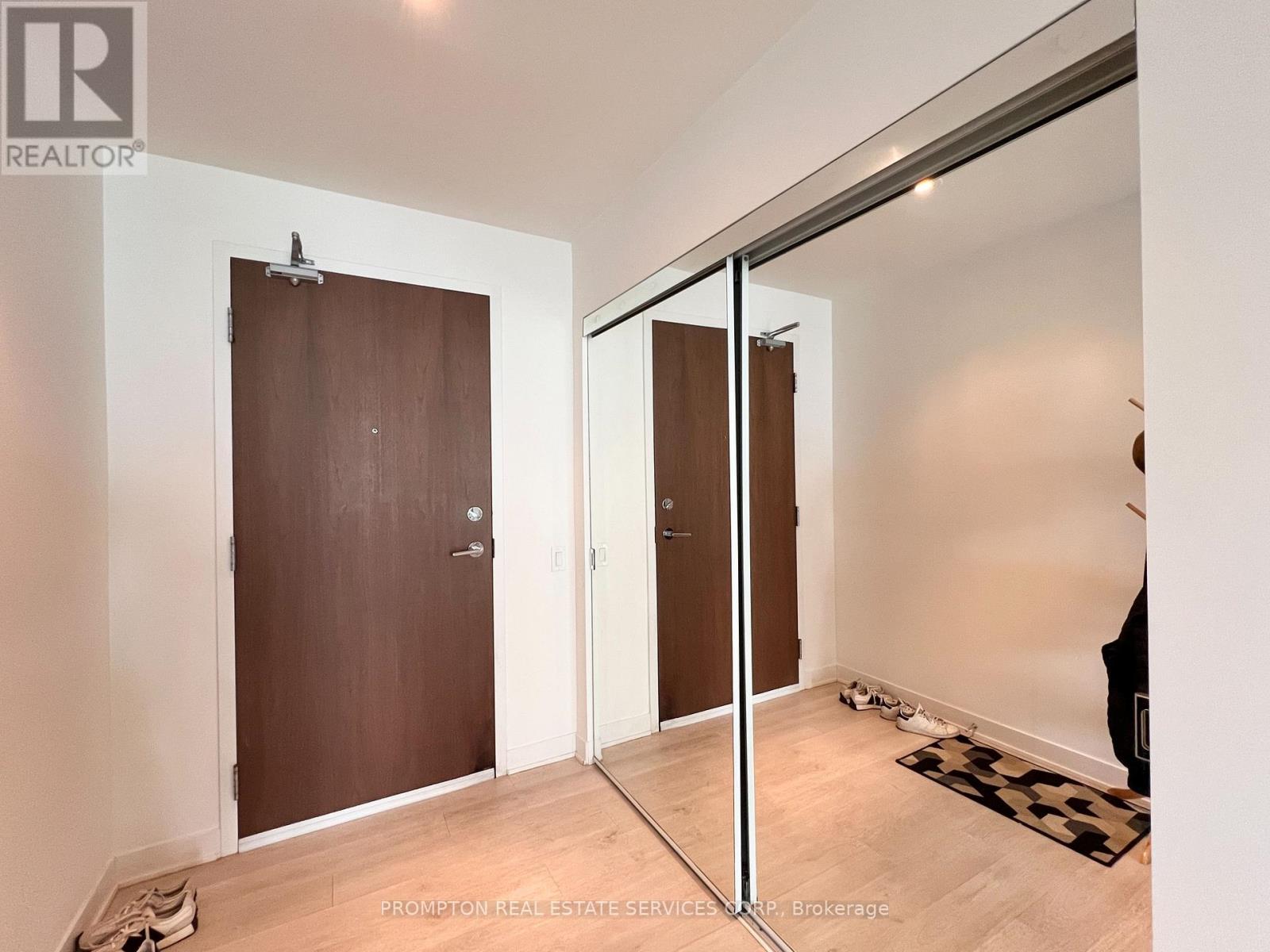 815 - 90 Queens Wharf Road, Toronto, Ontario  M5V 0J4 - Photo 23 - C12196539