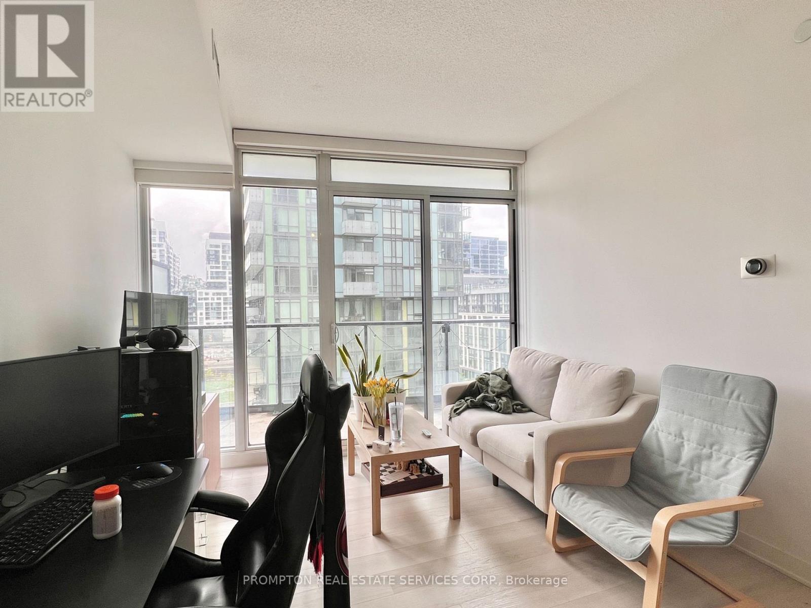 815 - 90 Queens Wharf Road, Toronto, Ontario  M5V 0J4 - Photo 5 - C12196539