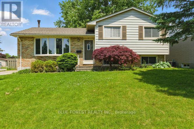 57 Vanbuskirk Drive, St. Thomas, Ontario  N5R 4Z3 - Photo 2 - X12205756