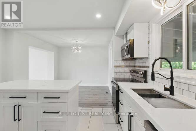 57 Vanbuskirk Drive, St. Thomas, Ontario  N5R 4Z3 - Photo 9 - X12205756
