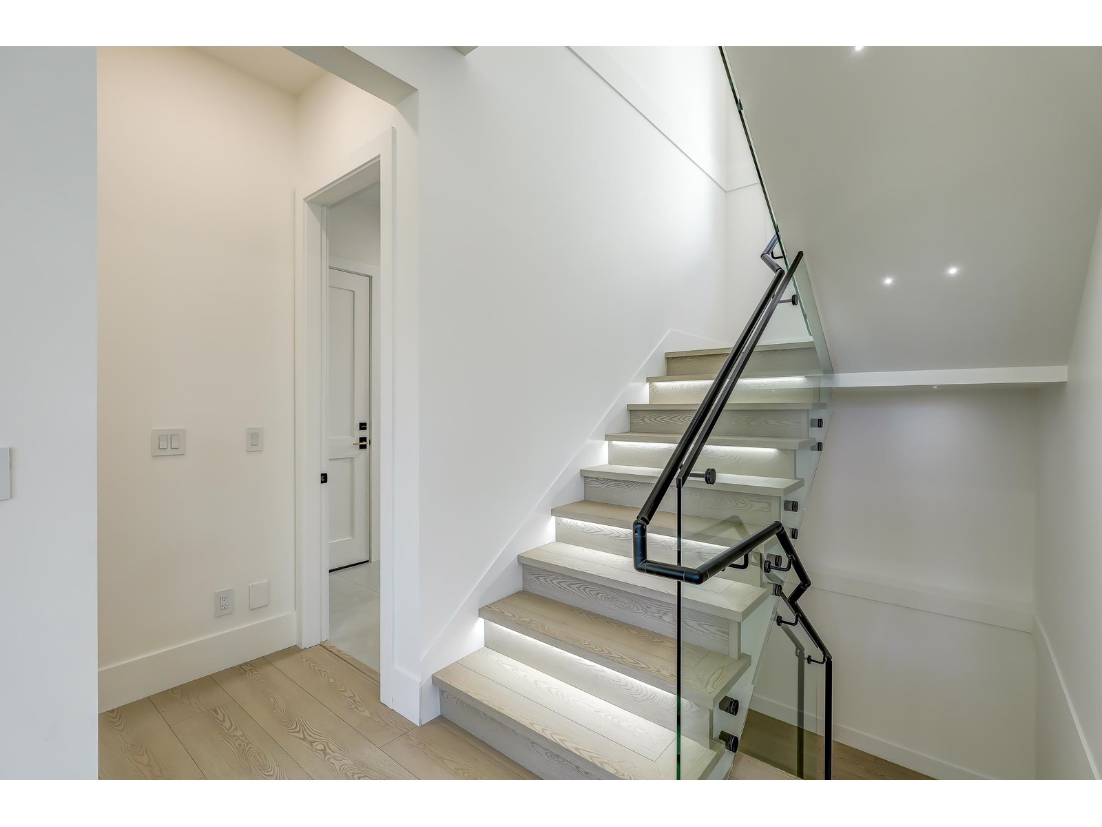 Property at 15569 OXENHAM AVENUE image 5