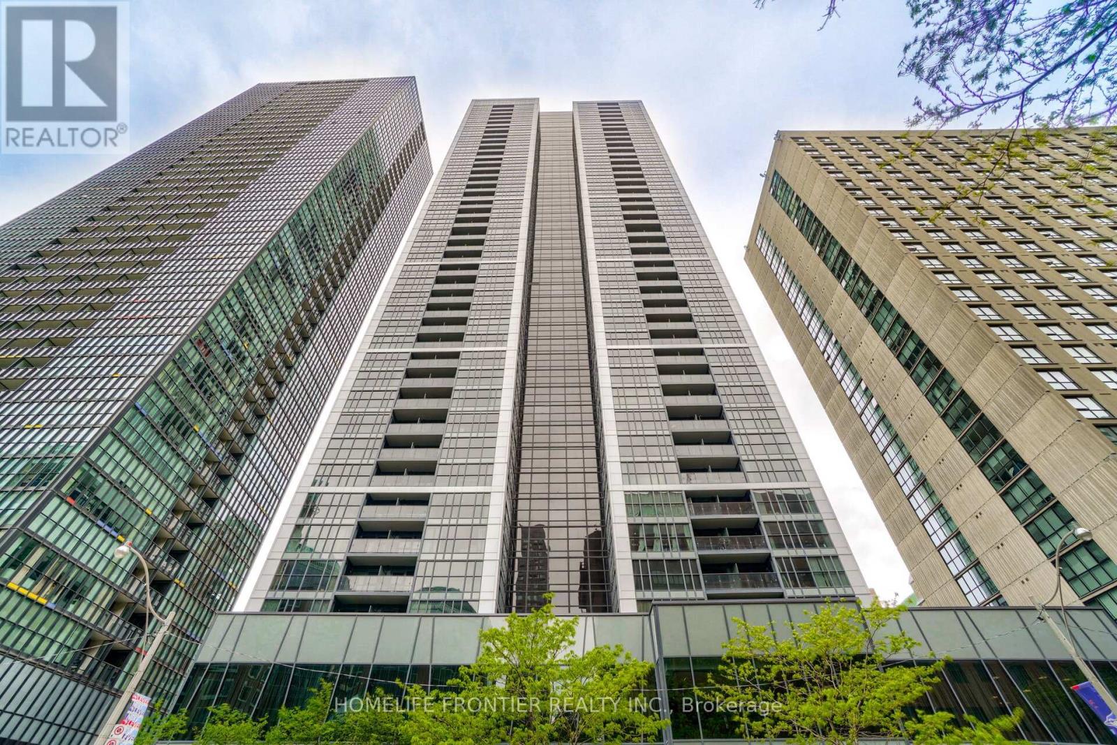 <div class="slider-price">$637,000</div><p>1506 - 28 Ted Rogers Way, Toronto, Ontario</p>