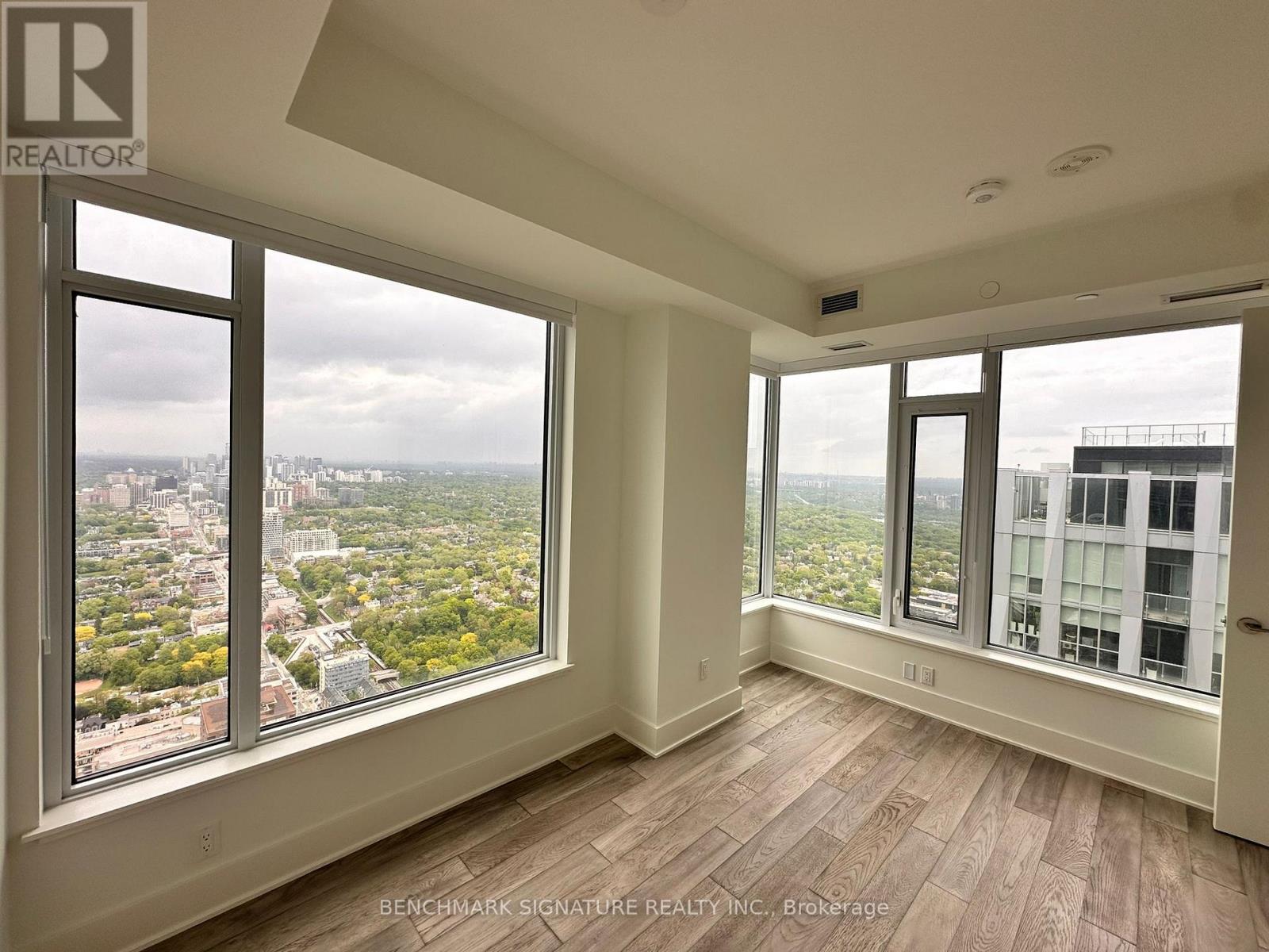 5504 - 11 Yorkville Avenue, Toronto, Ontario  M4W 0B7 - Photo 4 - C12214429