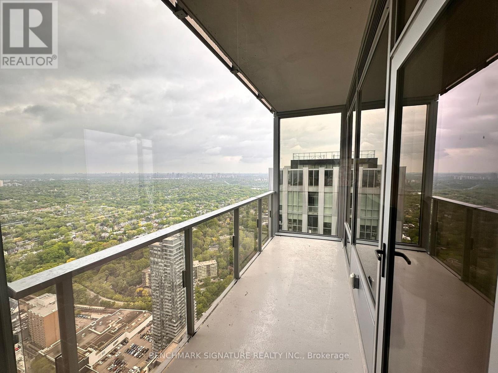 5504 - 11 Yorkville Avenue, Toronto, Ontario  M4W 0B7 - Photo 5 - C12214429