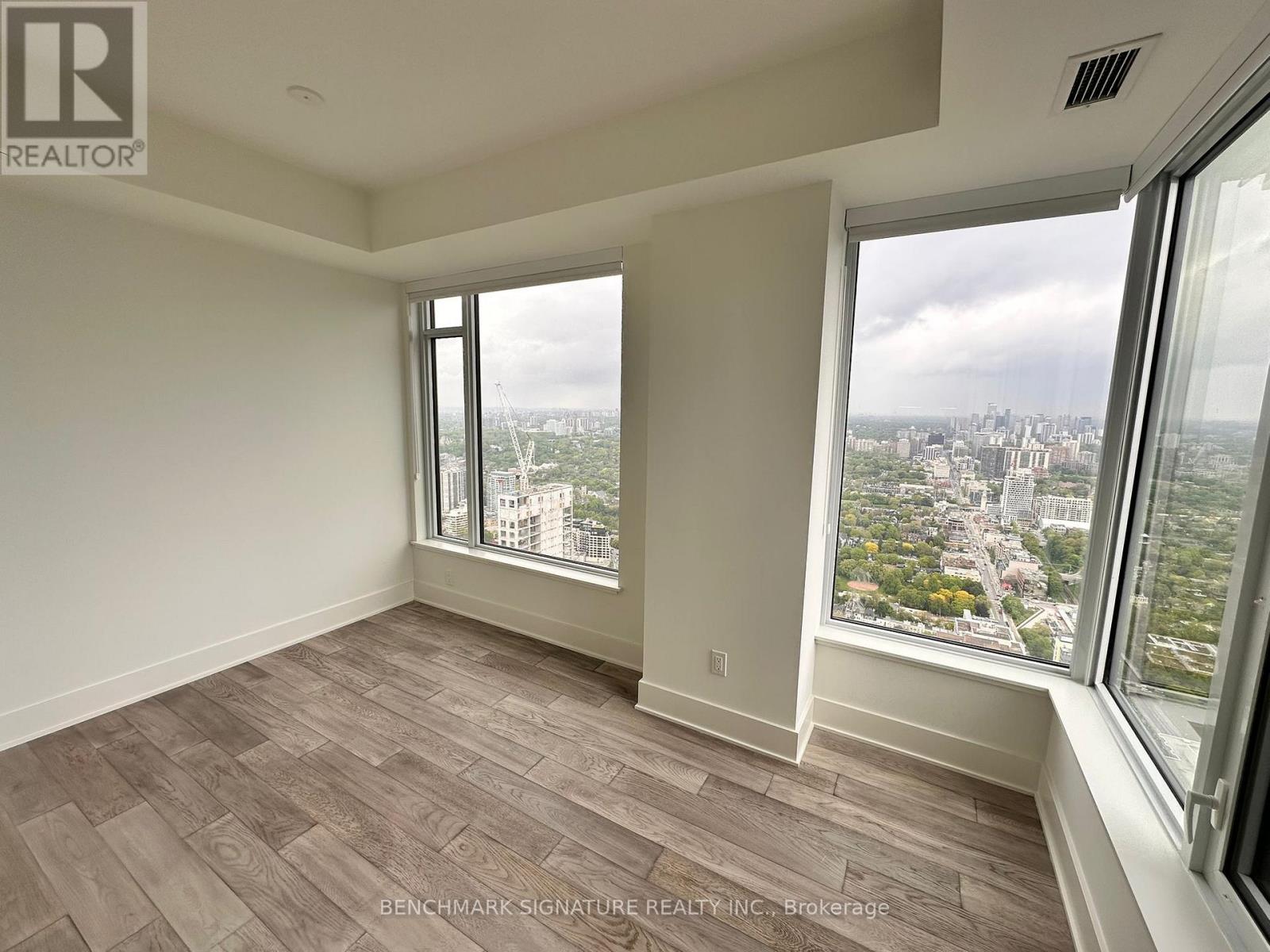 5504 - 11 Yorkville Avenue, Toronto, Ontario  M4W 0B7 - Photo 6 - C12214429
