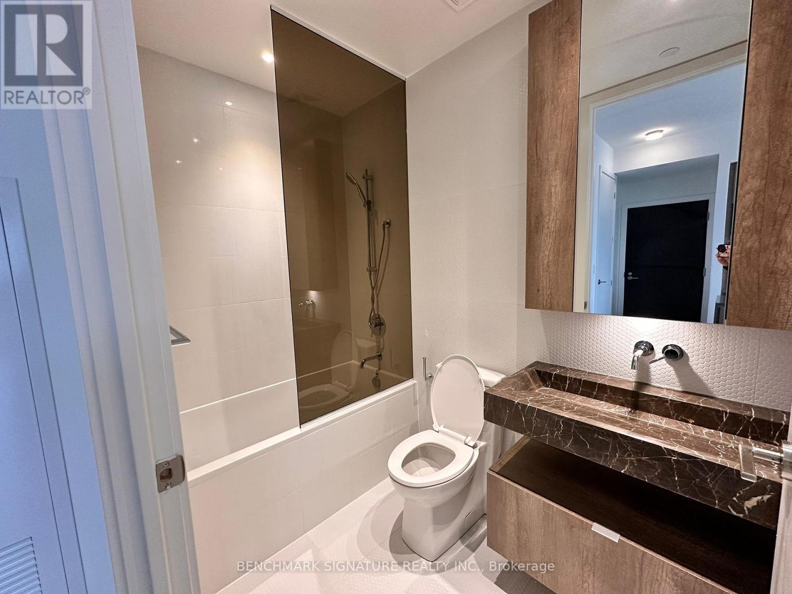 5504 - 11 Yorkville Avenue, Toronto, Ontario  M4W 0B7 - Photo 9 - C12214429