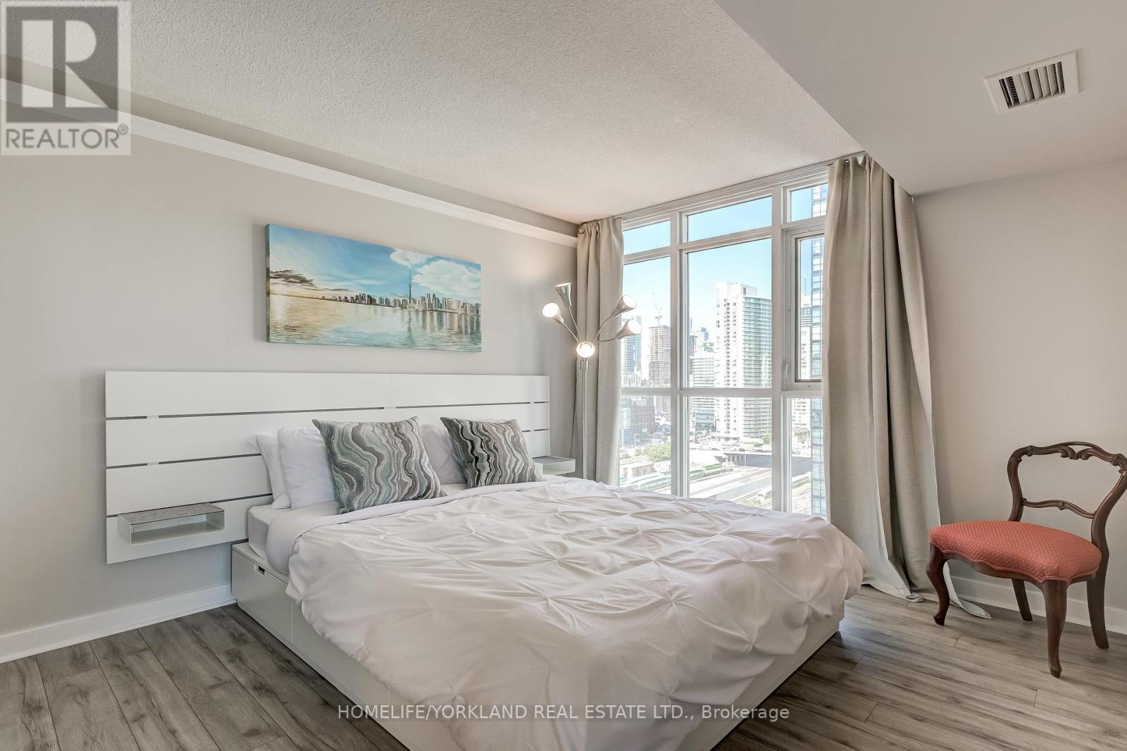 1706 - 15 Iceboat Terrace, Toronto (Waterfront Communities), Ontario  M5V 4A5 - Photo 10 - C12214440