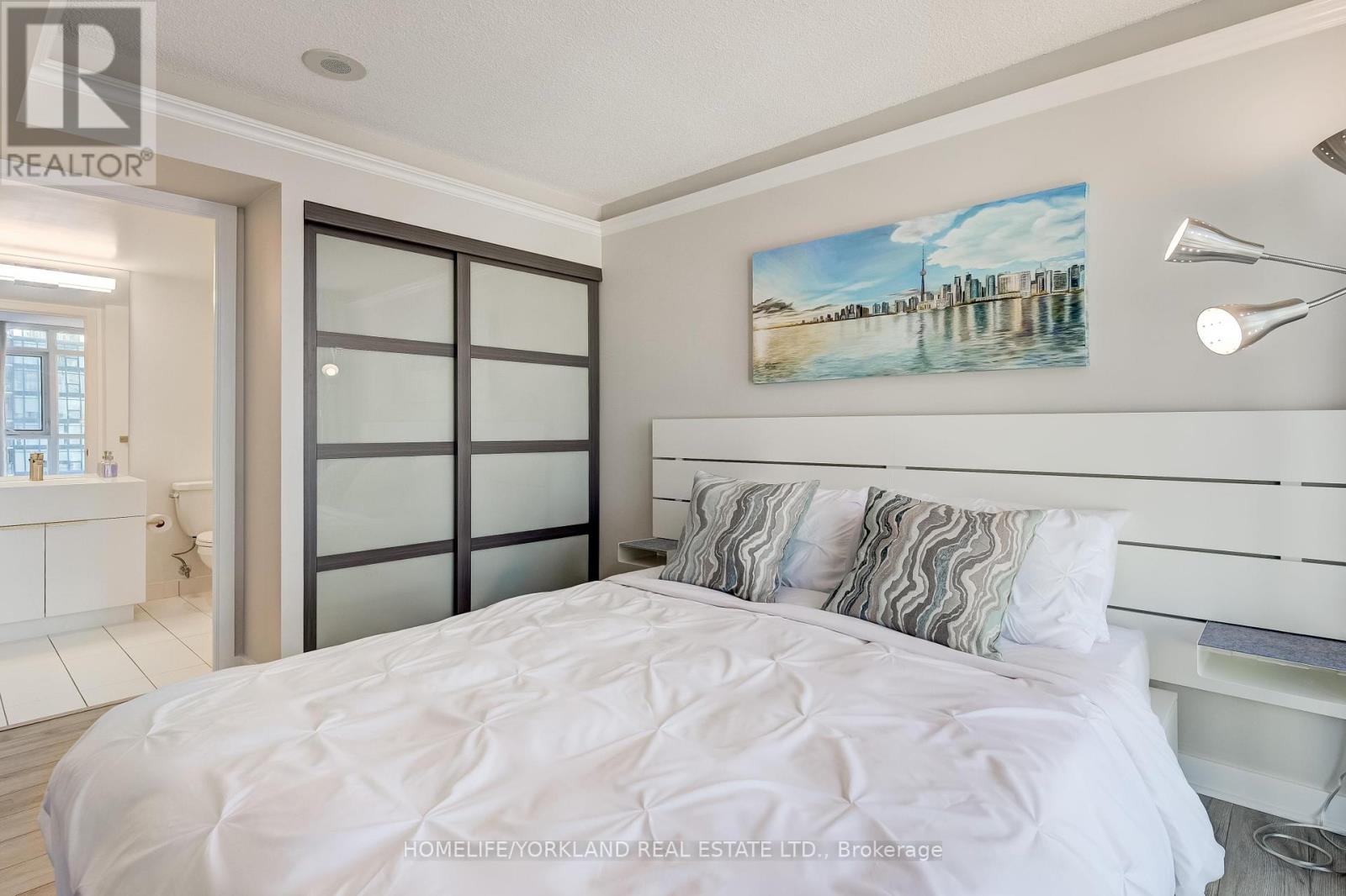 1706 - 15 Iceboat Terrace, Toronto (Waterfront Communities), Ontario  M5V 4A5 - Photo 11 - C12214440