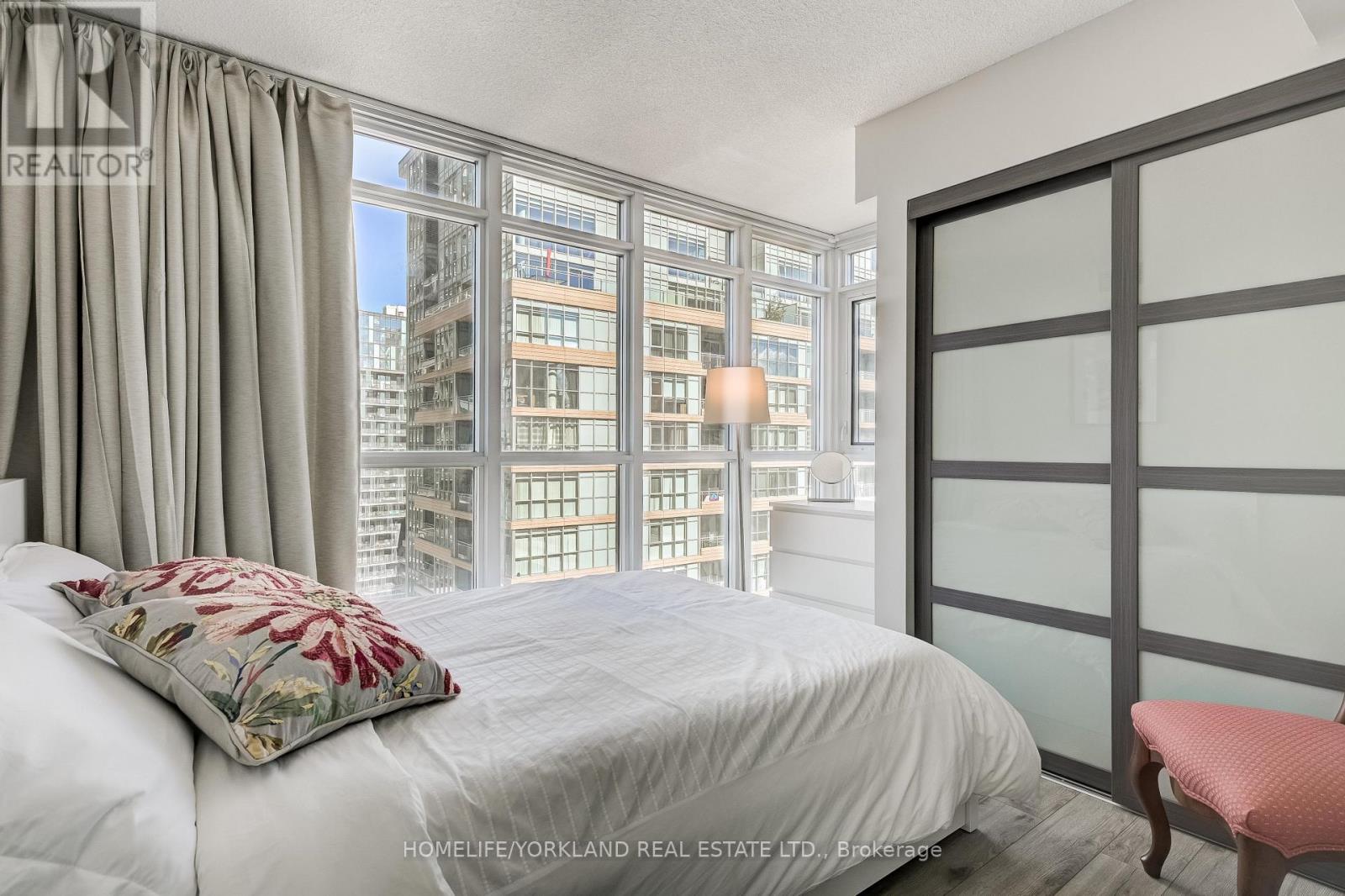1706 - 15 Iceboat Terrace, Toronto (Waterfront Communities), Ontario  M5V 4A5 - Photo 12 - C12214440