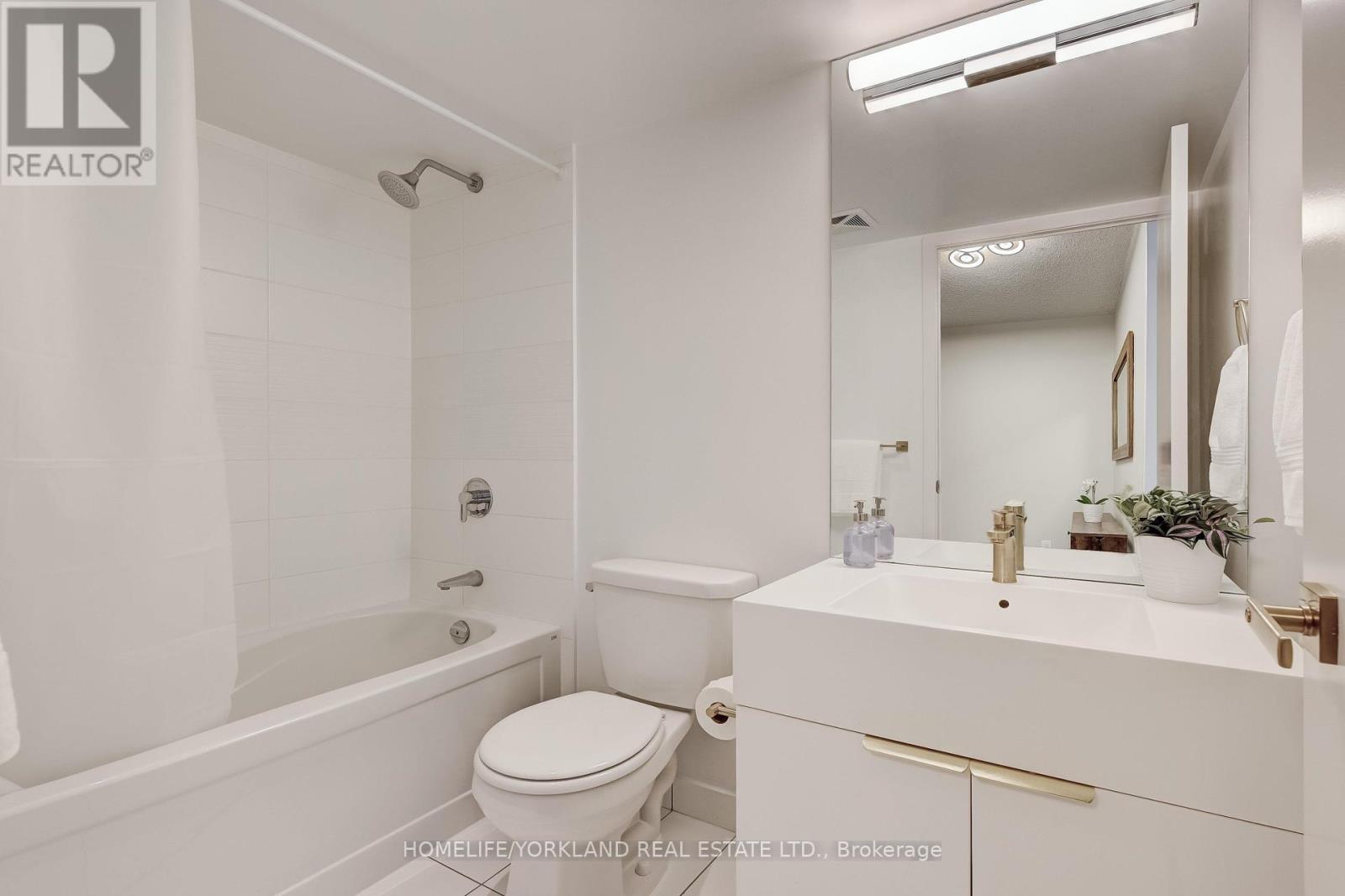 1706 - 15 Iceboat Terrace, Toronto (Waterfront Communities), Ontario  M5V 4A5 - Photo 14 - C12214440