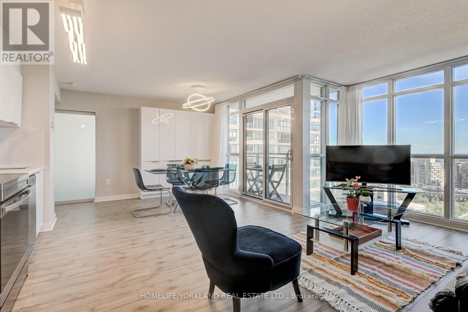 1706 - 15 Iceboat Terrace, Toronto (Waterfront Communities), Ontario  M5V 4A5 - Photo 6 - C12214440