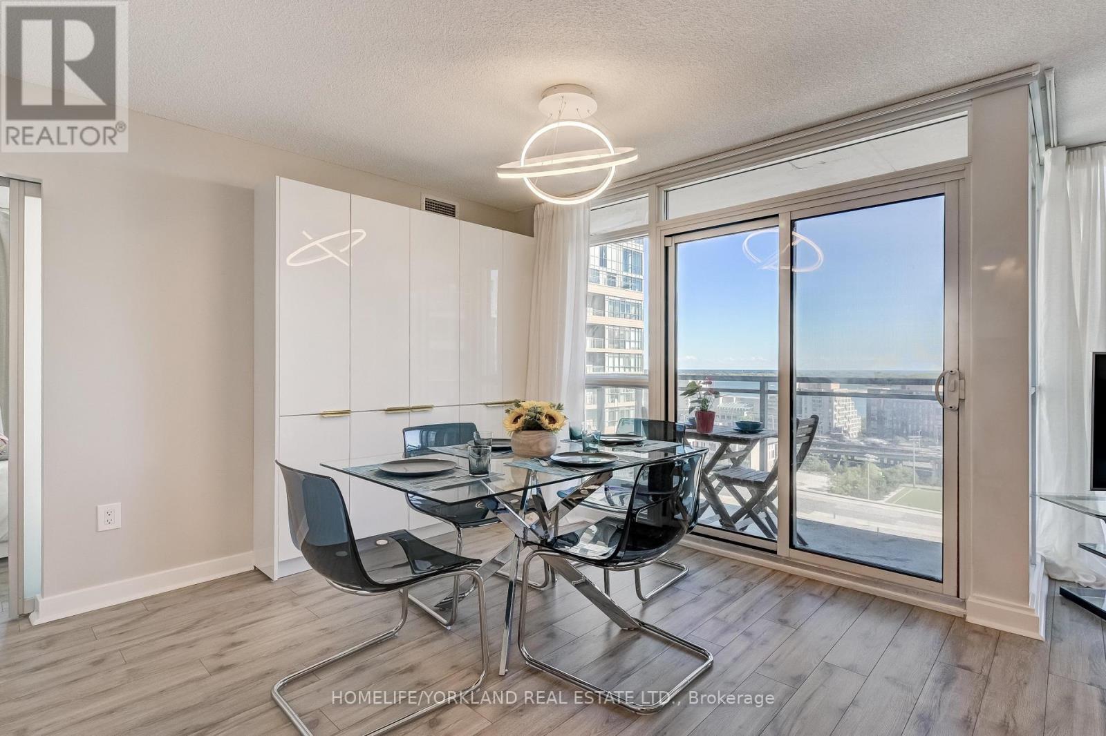 1706 - 15 Iceboat Terrace, Toronto (Waterfront Communities), Ontario  M5V 4A5 - Photo 7 - C12214440
