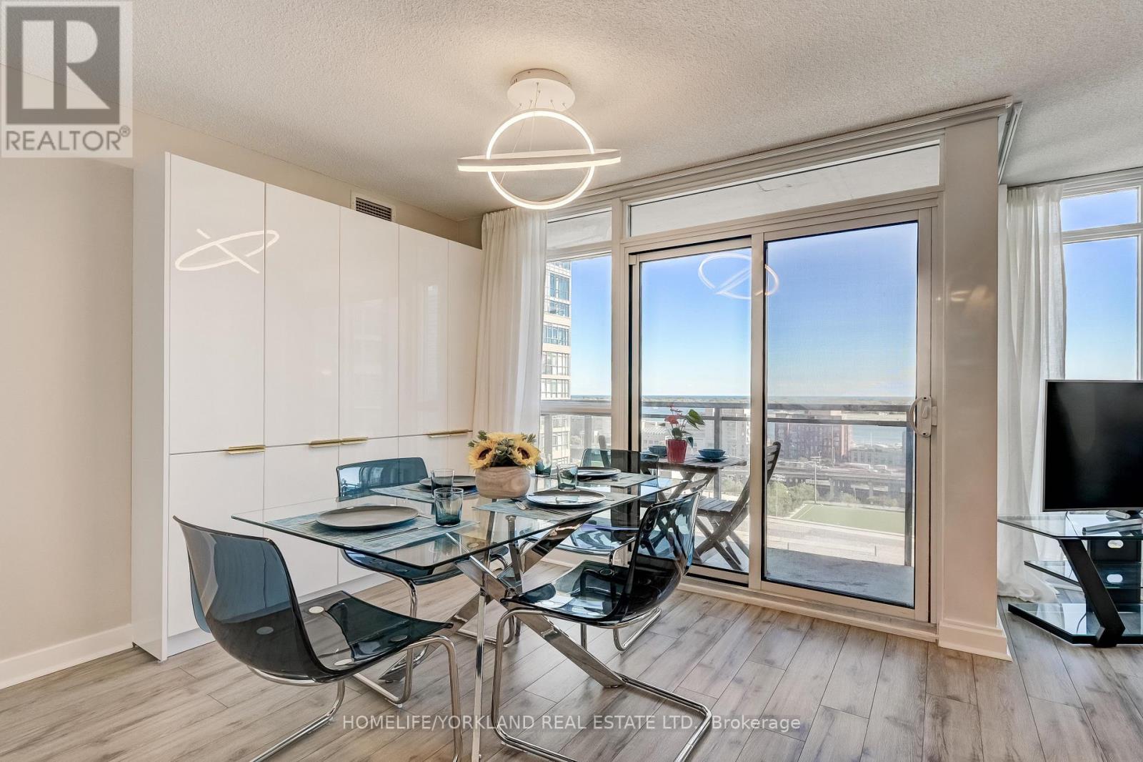1706 - 15 Iceboat Terrace, Toronto (Waterfront Communities), Ontario  M5V 4A5 - Photo 8 - C12214440