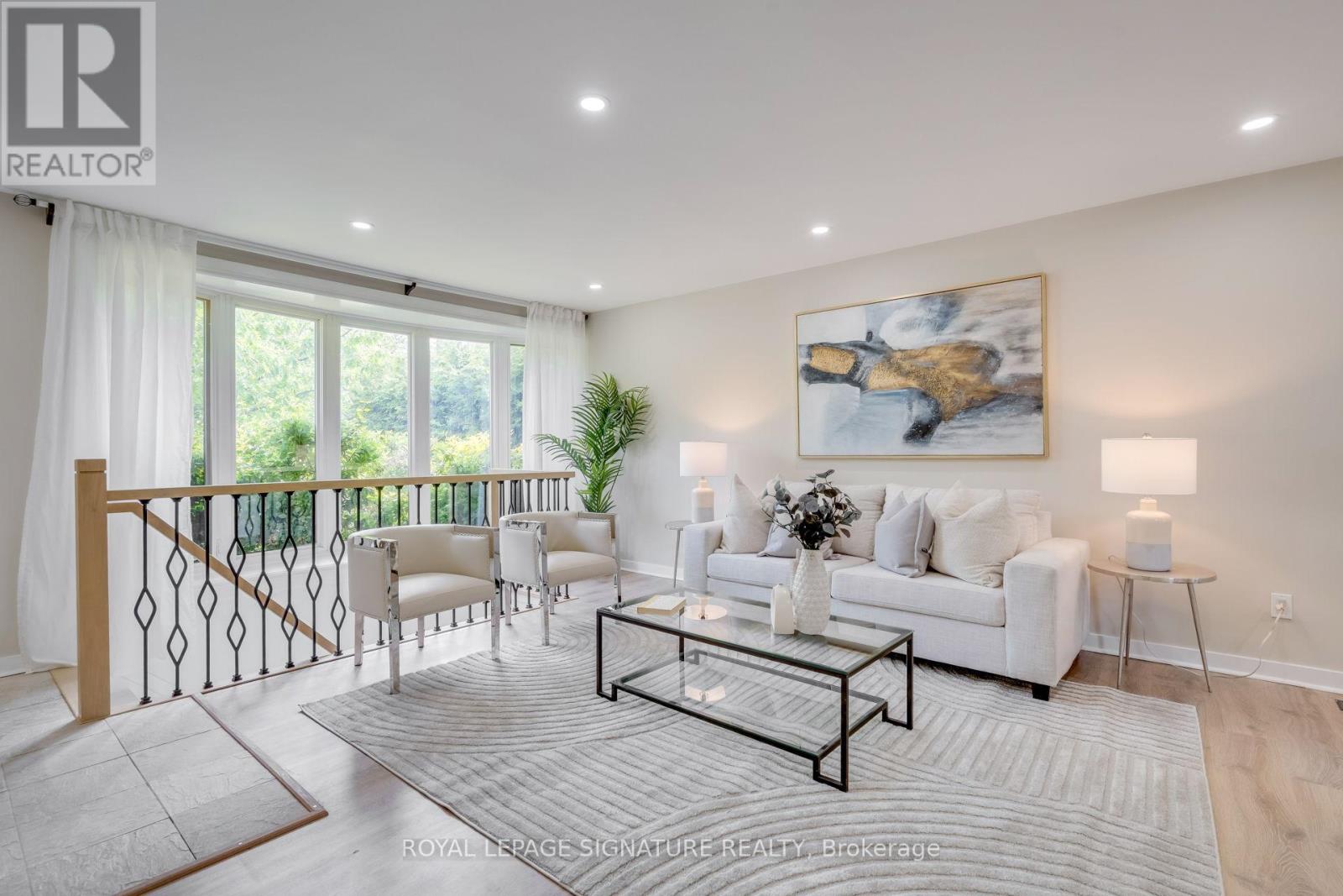<div class="slider-price">$975,000</div><p>75 Samson Crescent, Toronto, Ontario</p>