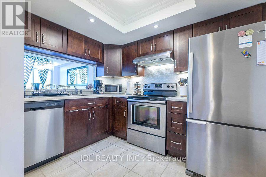 410 - 88 Alton Towers Circle, Toronto (Milliken), Ontario  M1V 5C5 - Photo 3 - E12214441