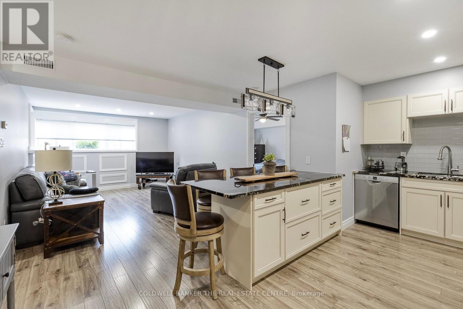 B08 - 126 Bell Farm Road, Barrie, Ontario  L4M 6J3 - Photo 4 - S12121563