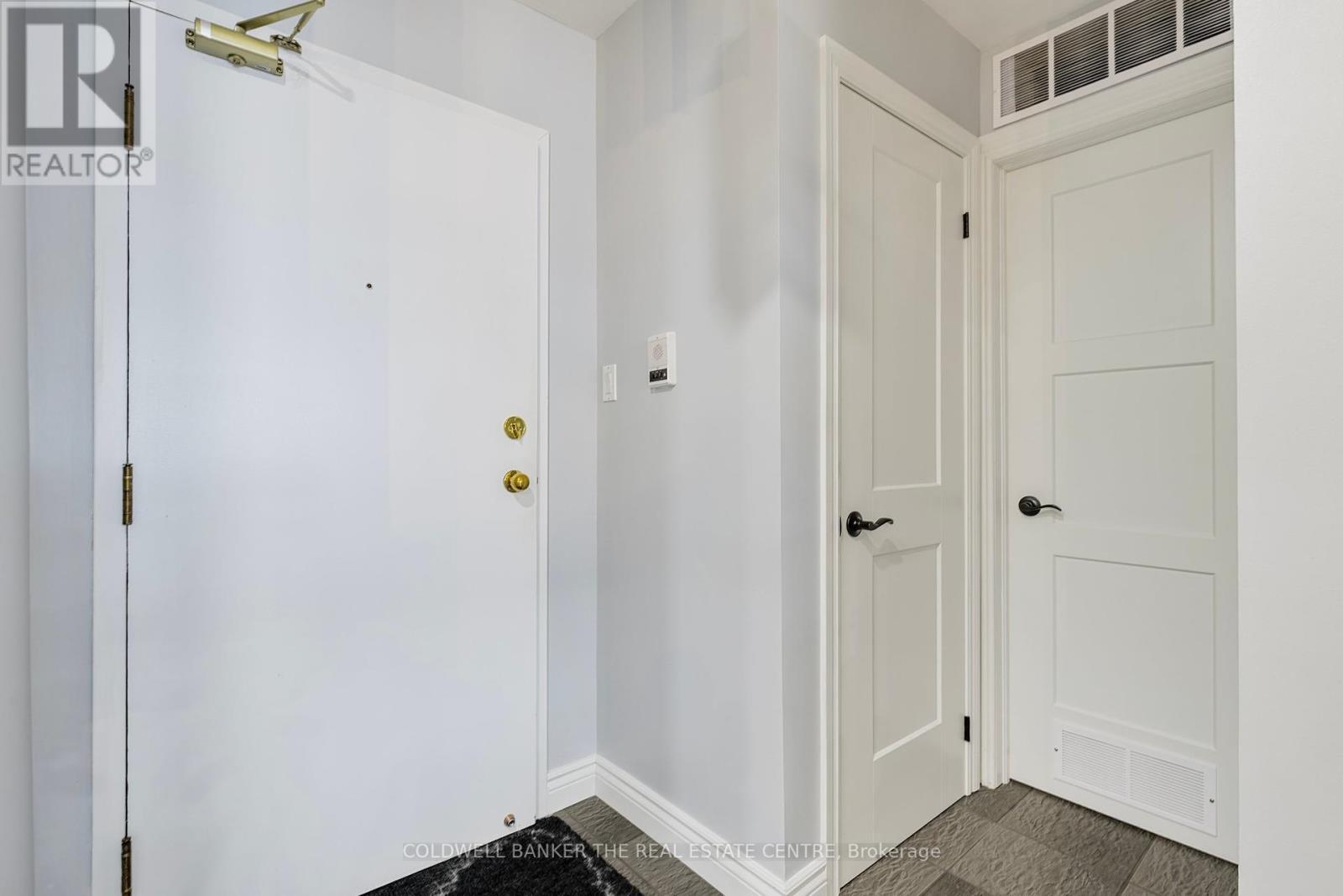 B08 - 126 Bell Farm Road, Barrie, Ontario  L4M 6J3 - Photo 2 - S12121563