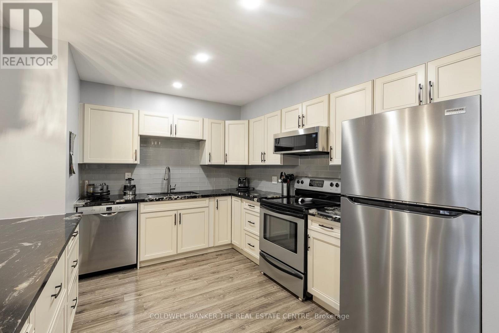 B08 - 126 Bell Farm Road, Barrie, Ontario  L4M 6J3 - Photo 6 - S12121563