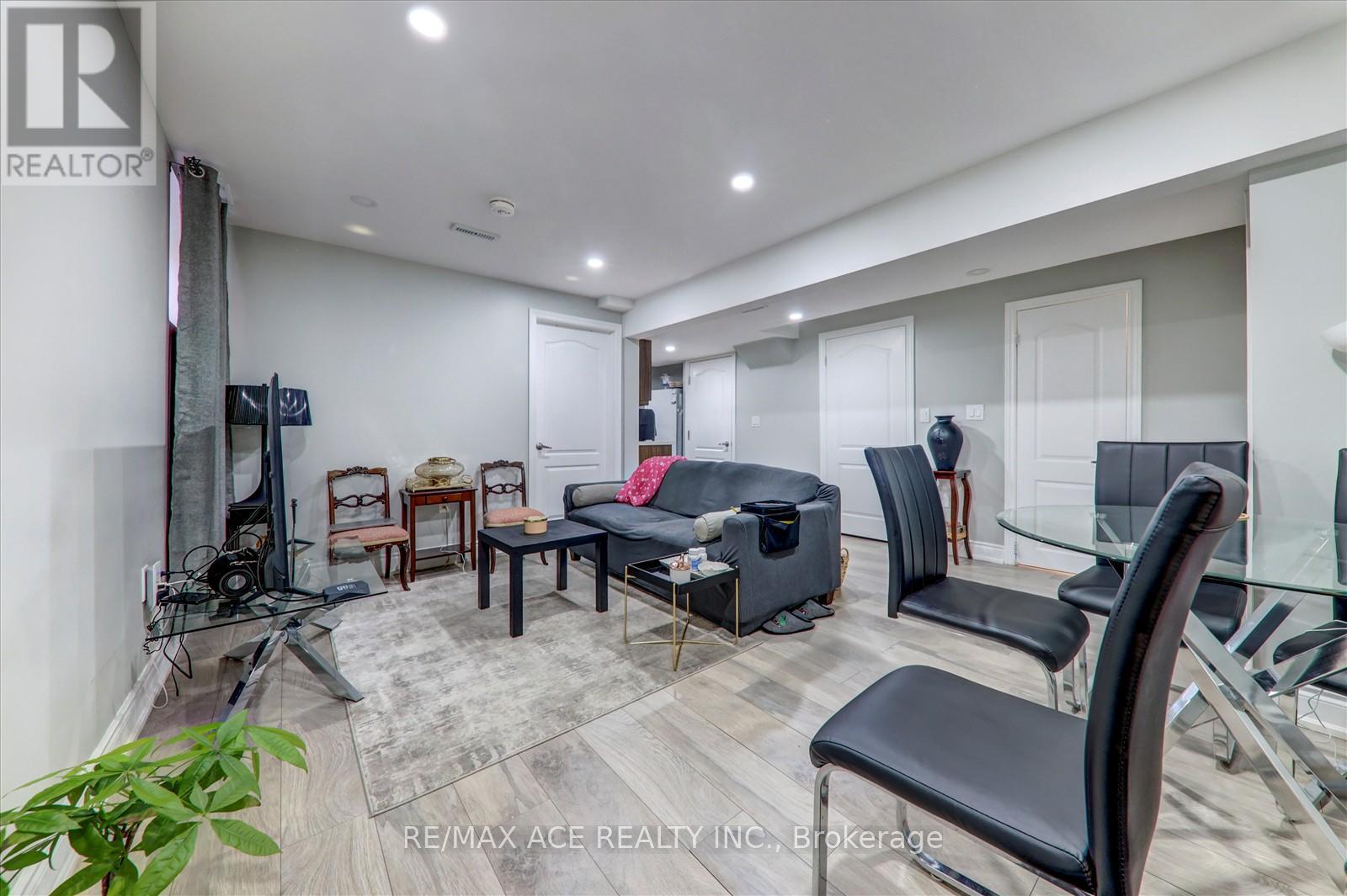174 Anthony Lane, Vaughan (Glen Shields), Ontario  L4K 3K6 - Photo 38 - N12214415