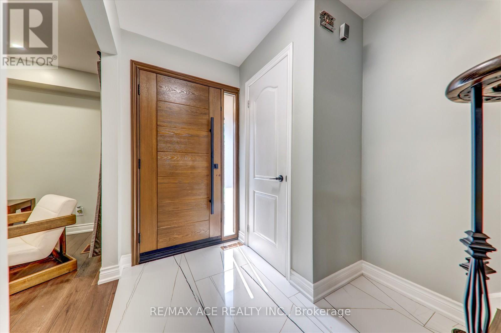 174 Anthony Lane, Vaughan (Glen Shields), Ontario  L4K 3K6 - Photo 6 - N12214415