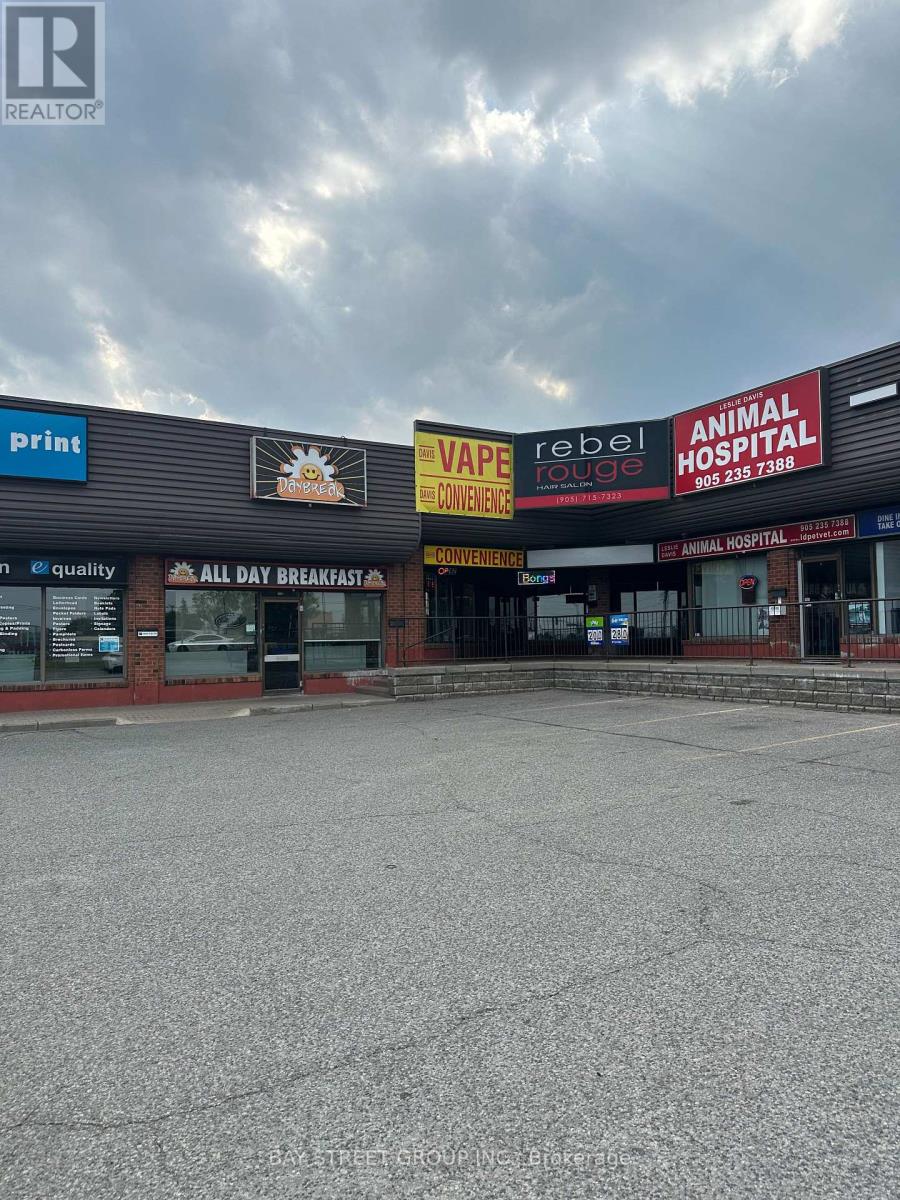 # 7 - 1065 Davis Drive, Newmarket (Gorham-College Manor), Ontario  L3Y 2R9 - Photo 4 - N12214426