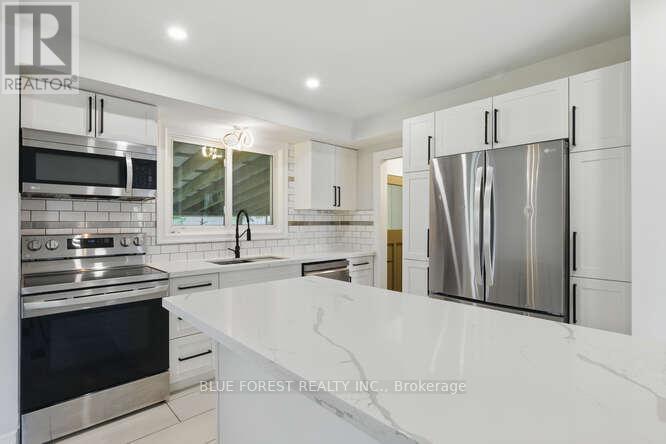 57 Vanbuskirk Drive, St. Thomas, Ontario  N5R 4Z3 - Photo 6 - X12205756