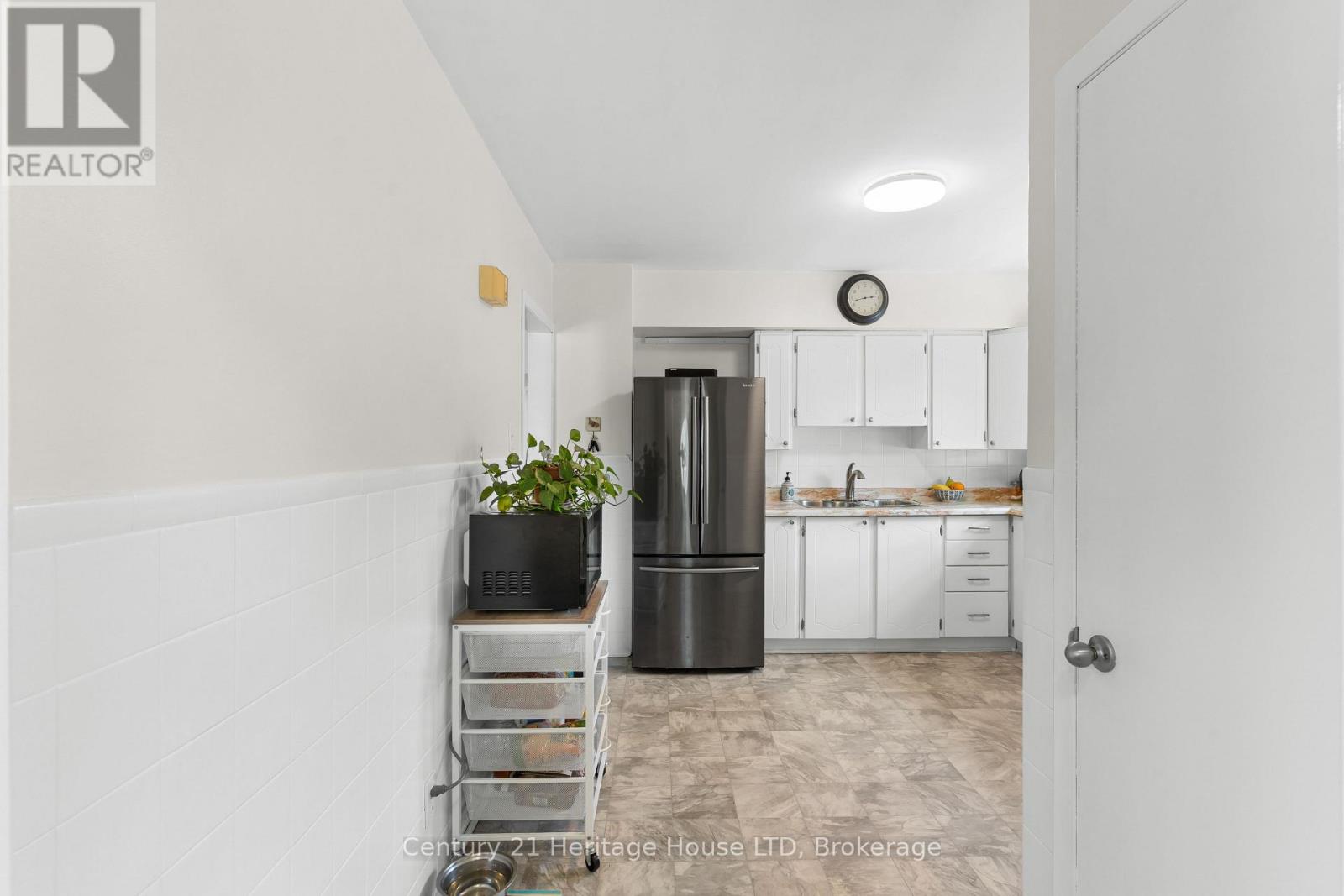 21 Linwood Avenue, Port Colborne, Ontario  L3K 5J4 - Photo 11 - X12200434