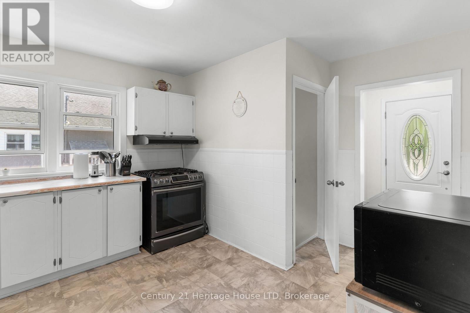 21 Linwood Avenue, Port Colborne, Ontario  L3K 5J4 - Photo 12 - X12200434