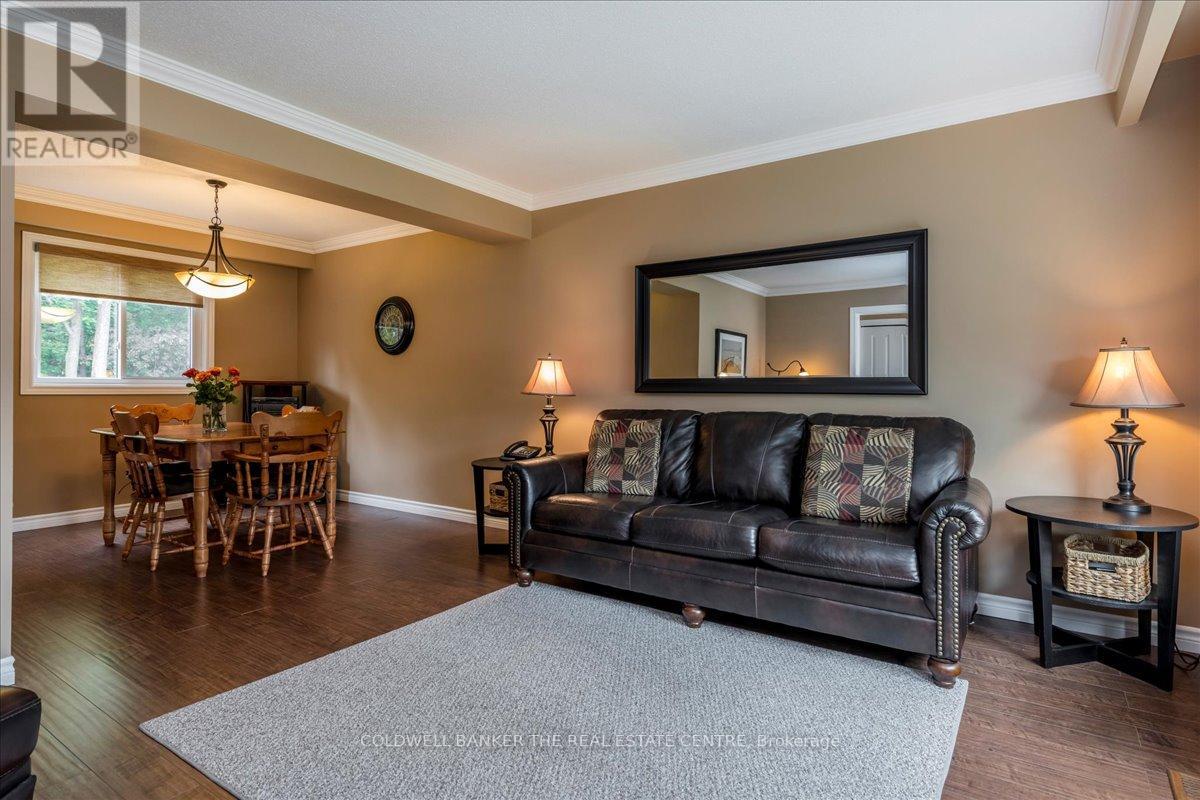 8 Bethune Place, Barrie (Letitia Heights), Ontario  L4N 4X7 - Photo 8 - S12214404