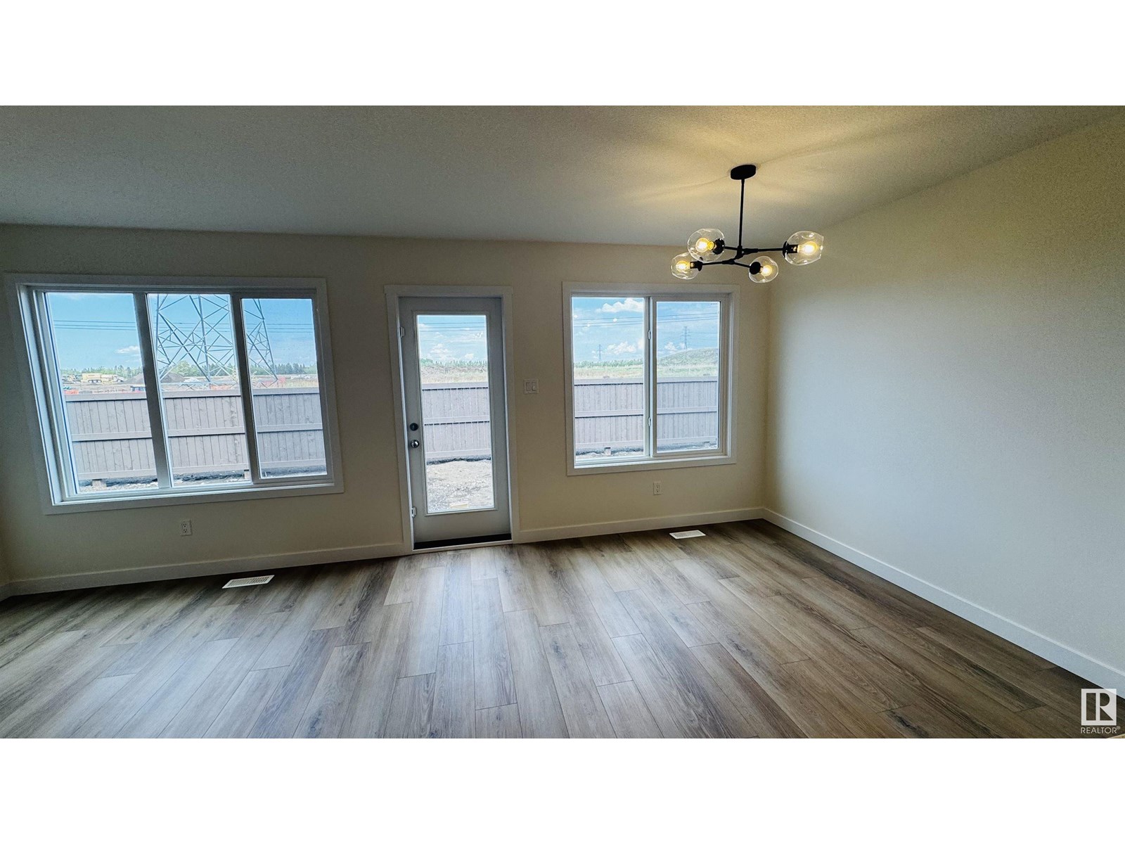 19130 29 Av Nw, Edmonton, Alberta  T6M 3B5 - Photo 2 - E4438244