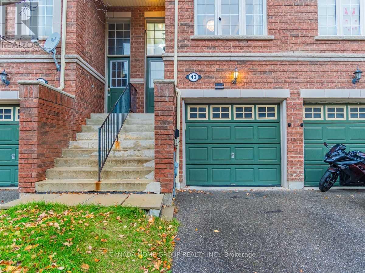 43 - 435 Hensall Circle, Mississauga (Cooksville), Ontario  L5A 4P1 - Photo 2 - W12214427