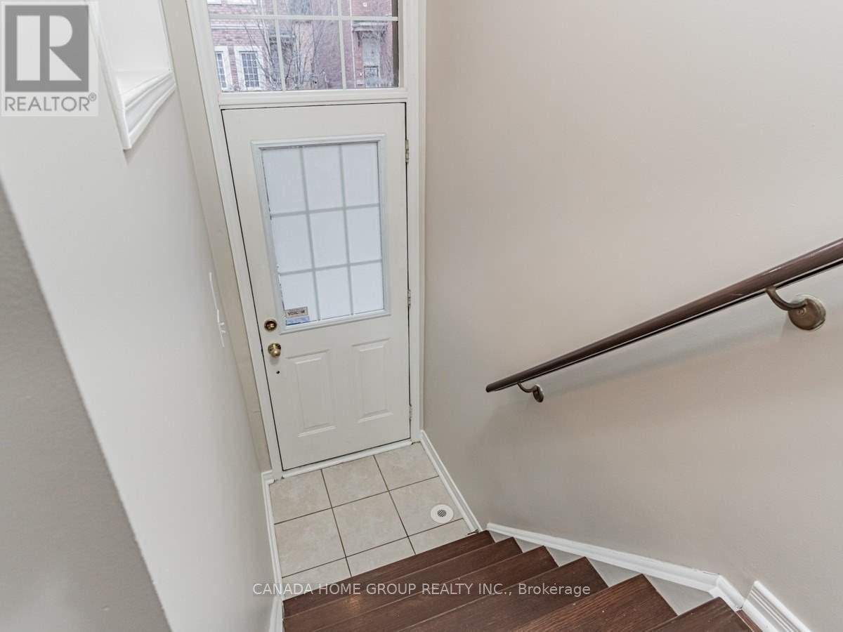 43 - 435 Hensall Circle, Mississauga (Cooksville), Ontario  L5A 4P1 - Photo 3 - W12214427