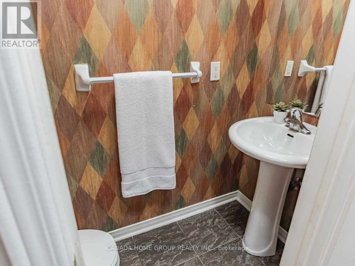 43 - 435 Hensall Circle, Mississauga (Cooksville), Ontario  L5A 4P1 - Photo 5 - W12214427