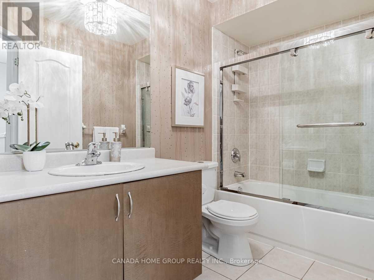 43 - 435 Hensall Circle, Mississauga (Cooksville), Ontario  L5A 4P1 - Photo 6 - W12214427
